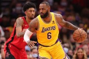 NBA直播-首发中锋詹姆斯为自己骄傲：我可以胜任任何位置